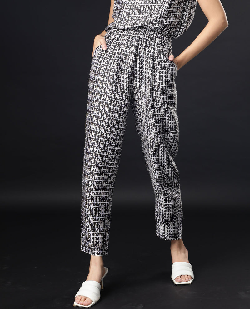 RELAXED FIT DRAWCORD TIE UP TROUSER