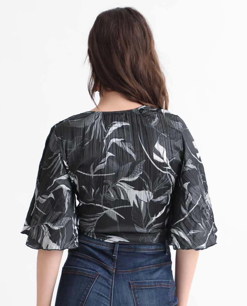 Rareism Women's Ainara Dark Black Polyester Fabric Regular Fit Cropped V-Neck Half Sleeves Abstract Print Top