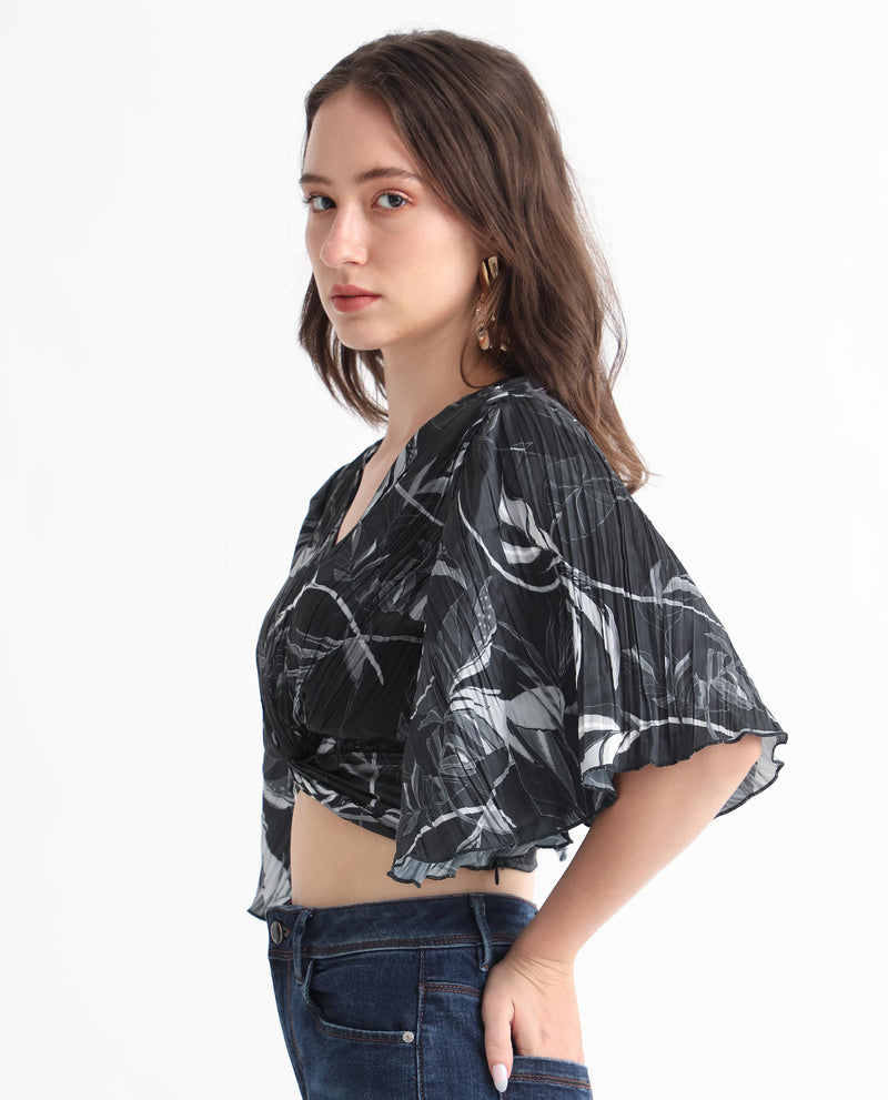 Rareism Women's Ainara Dark Black Polyester Fabric Regular Fit Cropped V-Neck Half Sleeves Abstract Print Top