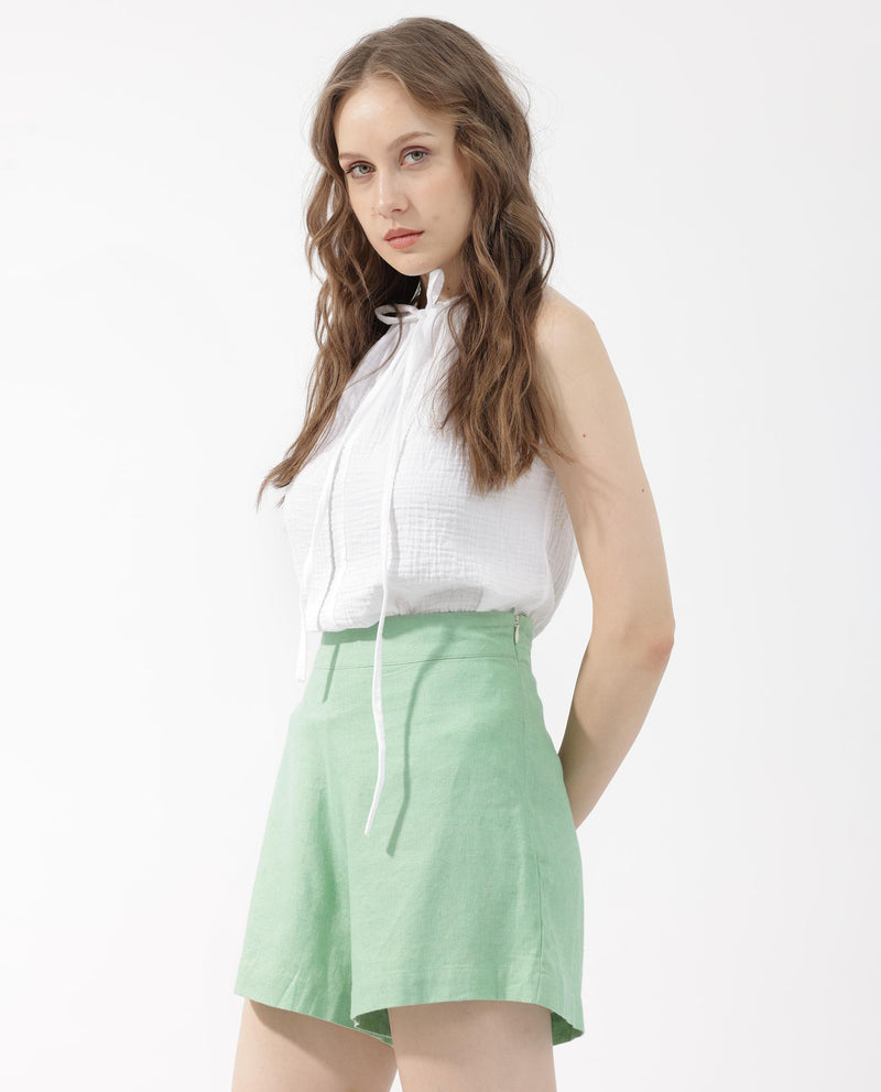 Rareism Women'S Eveny Pastel Green Viscose Linen Fabric Zip Closure Slim Fit Plain Mini Shorts