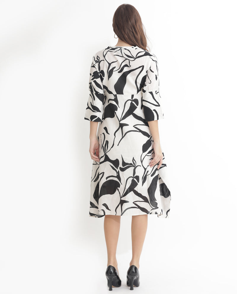 Rareism Women'S Oreink Off White Abstract Printed V Neck 3/4 Sleeves Asymmetric Hem Mini Dress