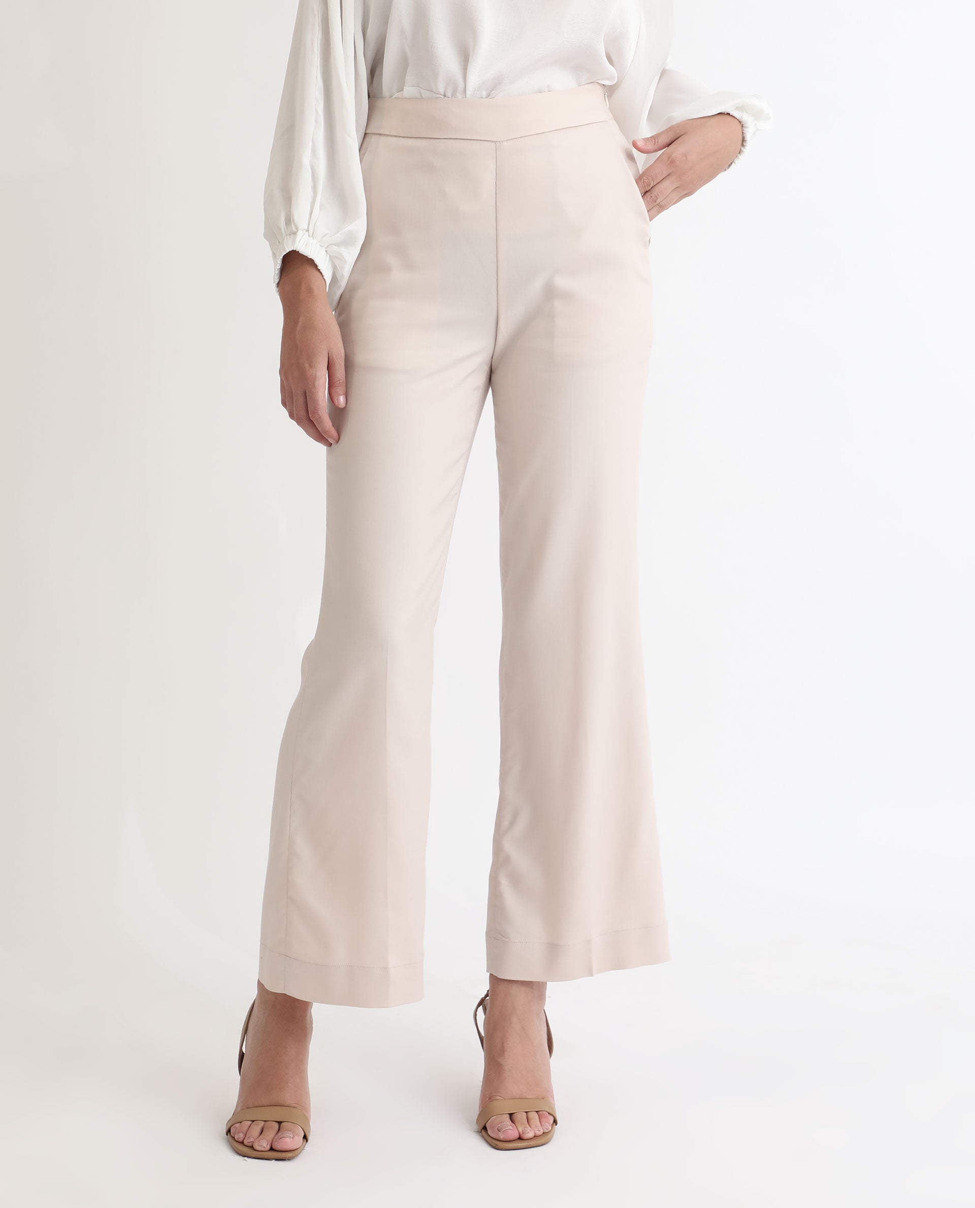 Buy H&M Women Beige Solid Twill Cargo Trousers - Trousers for Women  10478236 | Myntra