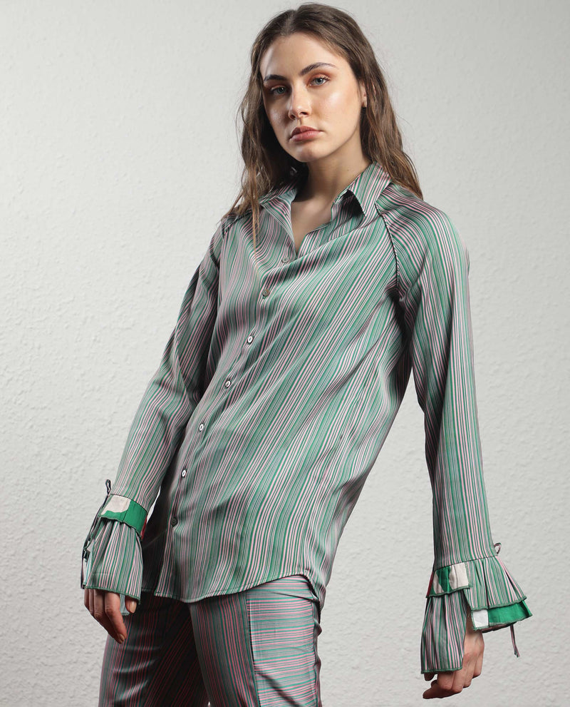 LOOSE-FITTING COLLARED SHIRT WITH RUFFLED SLEEVES
